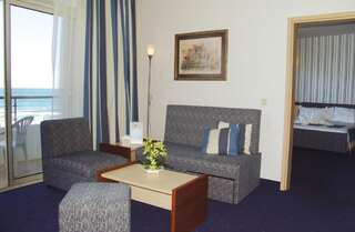 Отель RIU Helios - All Inclusive Солнечный Берег Family Room (2 Adults + 2 Children 0-12 years)-1