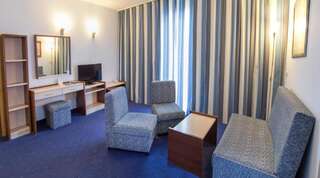 Отель RIU Helios - All Inclusive Солнечный Берег Family Room (2 Adults + 2 Children 0-12 years)-8