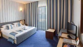 Отель RIU Helios - All Inclusive Солнечный Берег Двухместный номер с 1 кроватью, балконом и видом на море (для 3 взрослых)-3