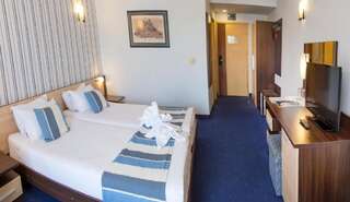 Отель RIU Helios - All Inclusive Солнечный Берег Double Room with Balcony (2 Adults + 2 Children 0-12 years)-6
